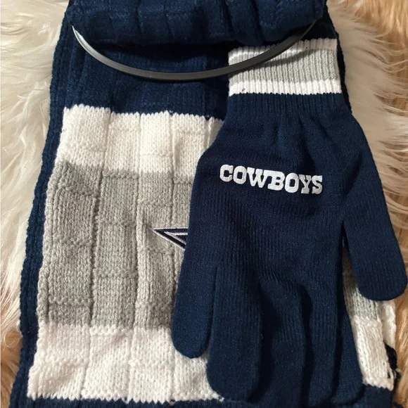 NFL Women's Scarf and Glove Set - Navy, Gray, and White - Picture 2 of 3